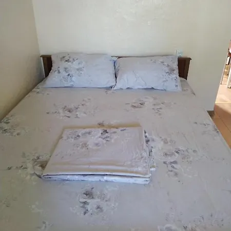 Appartamento домик возле моря с уютным двориком в районе совиньона