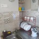 Апартаменты домик возле моря с уютным двориком в районе совиньона *