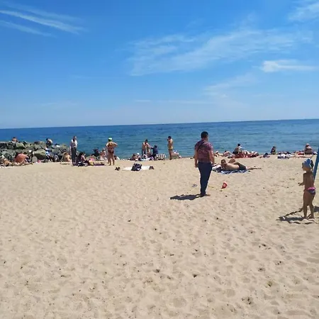 домик возле моря с уютным двориком в районе совиньона דירה *